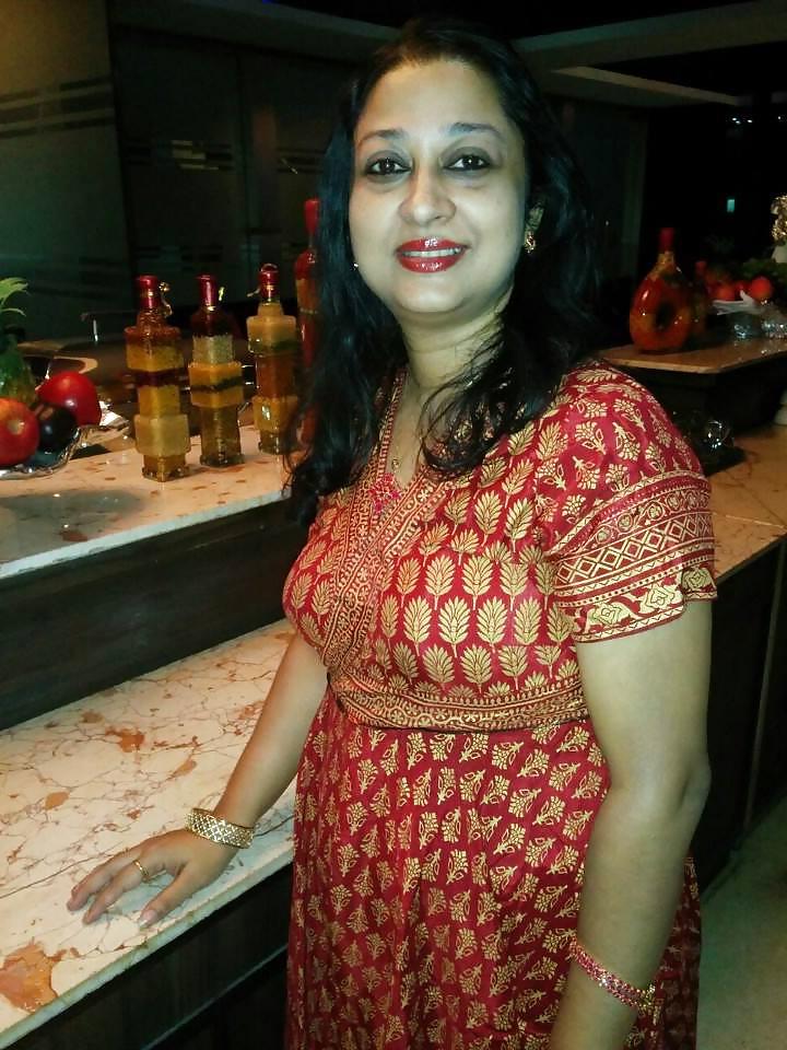 25P Sexy Indian Moms (never seen in internet before)