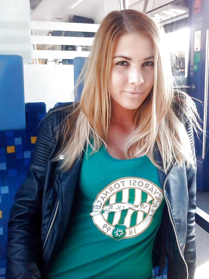 25P Sexy amateur sports fans