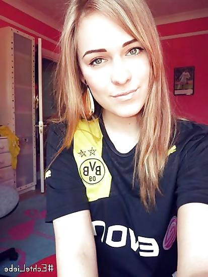 25P Sexy amateur sports fans