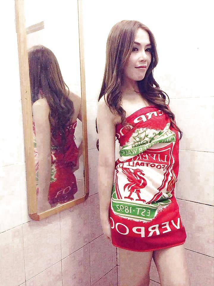 25P Sexy amateur sports fans