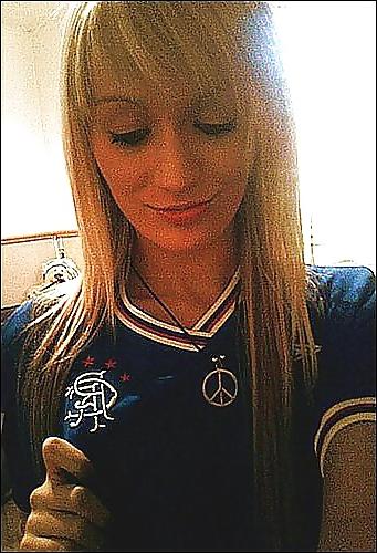 25P Sexy amateur sports fans