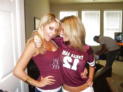 25P Sexy amateur sports fans