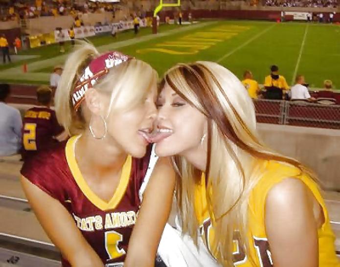 25P Sexy amateur sports fans