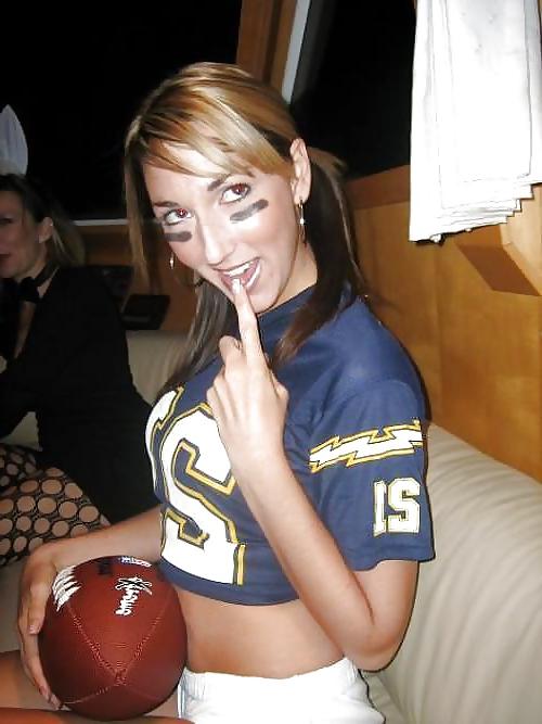 25P Sexy amateur sports fans