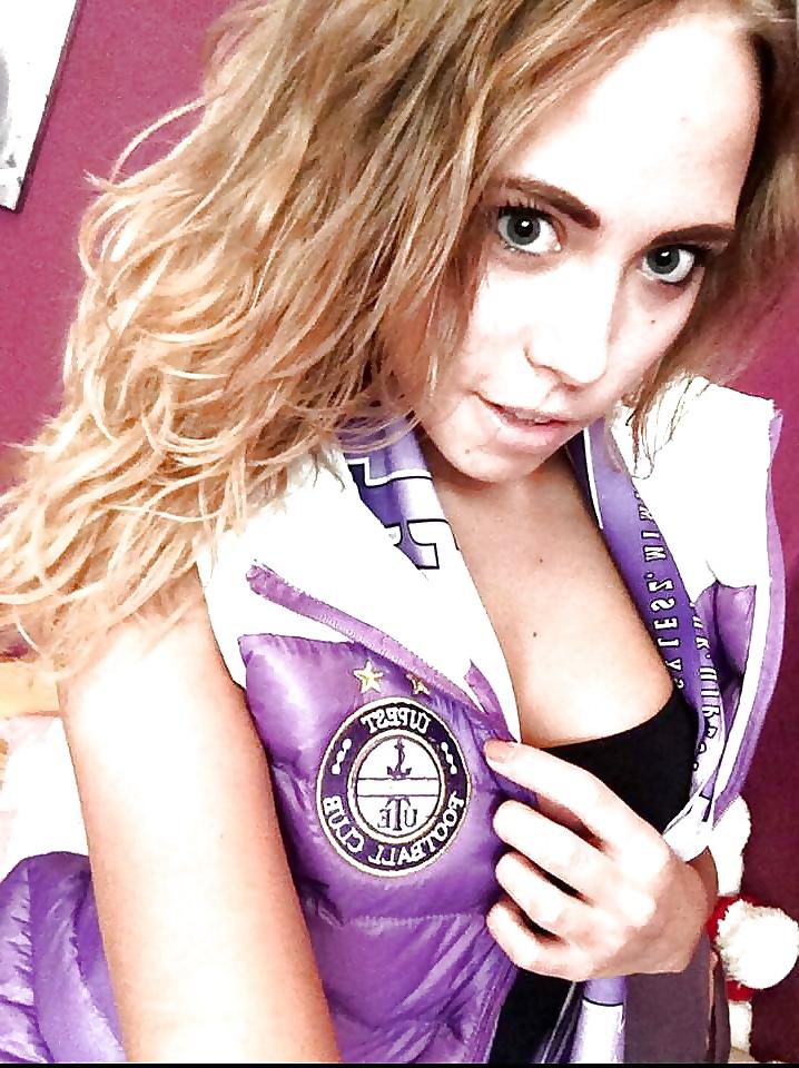 25P Sexy amateur sports fans