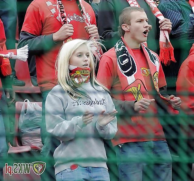 25P Sexy amateur sports fans