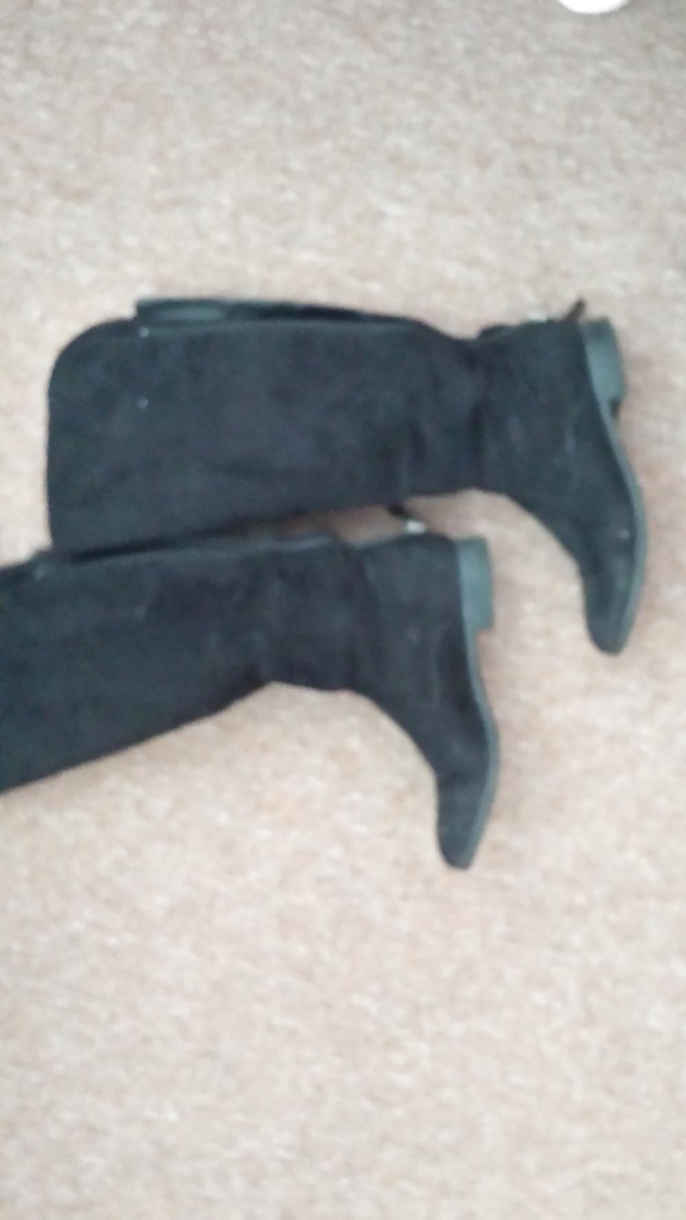 17P Black suede boots cummed