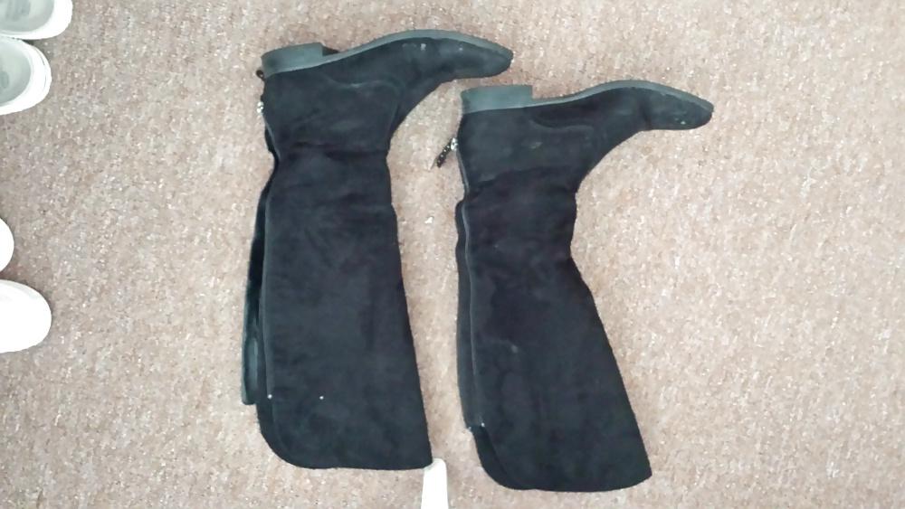 17P Black suede boots cummed