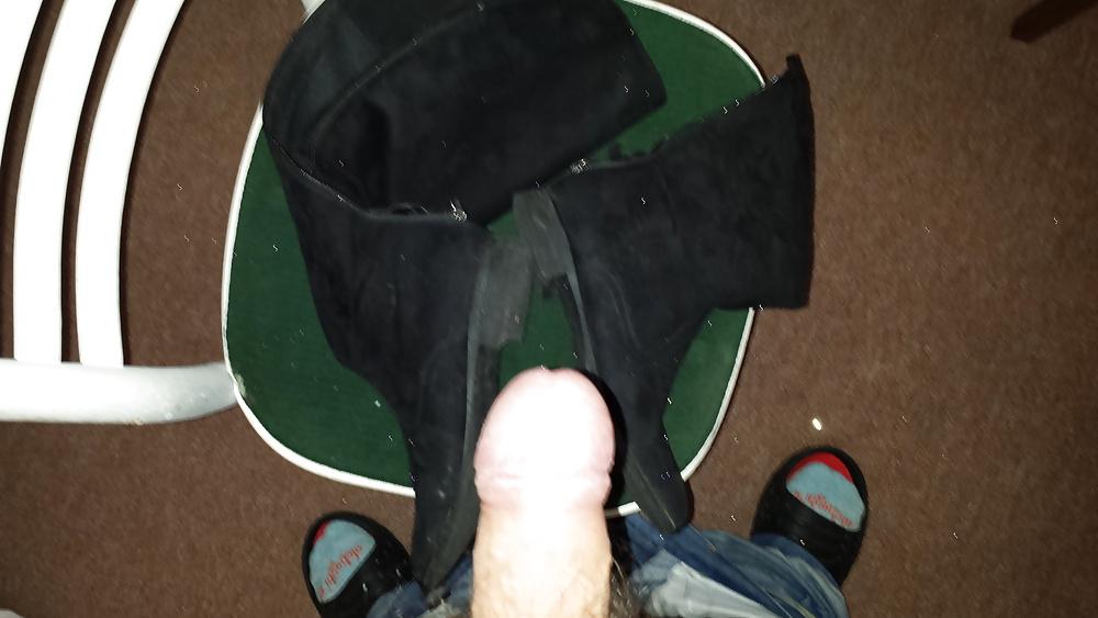 17P Black suede boots cummed