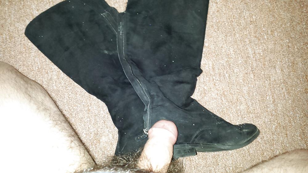 17P Black suede boots cummed