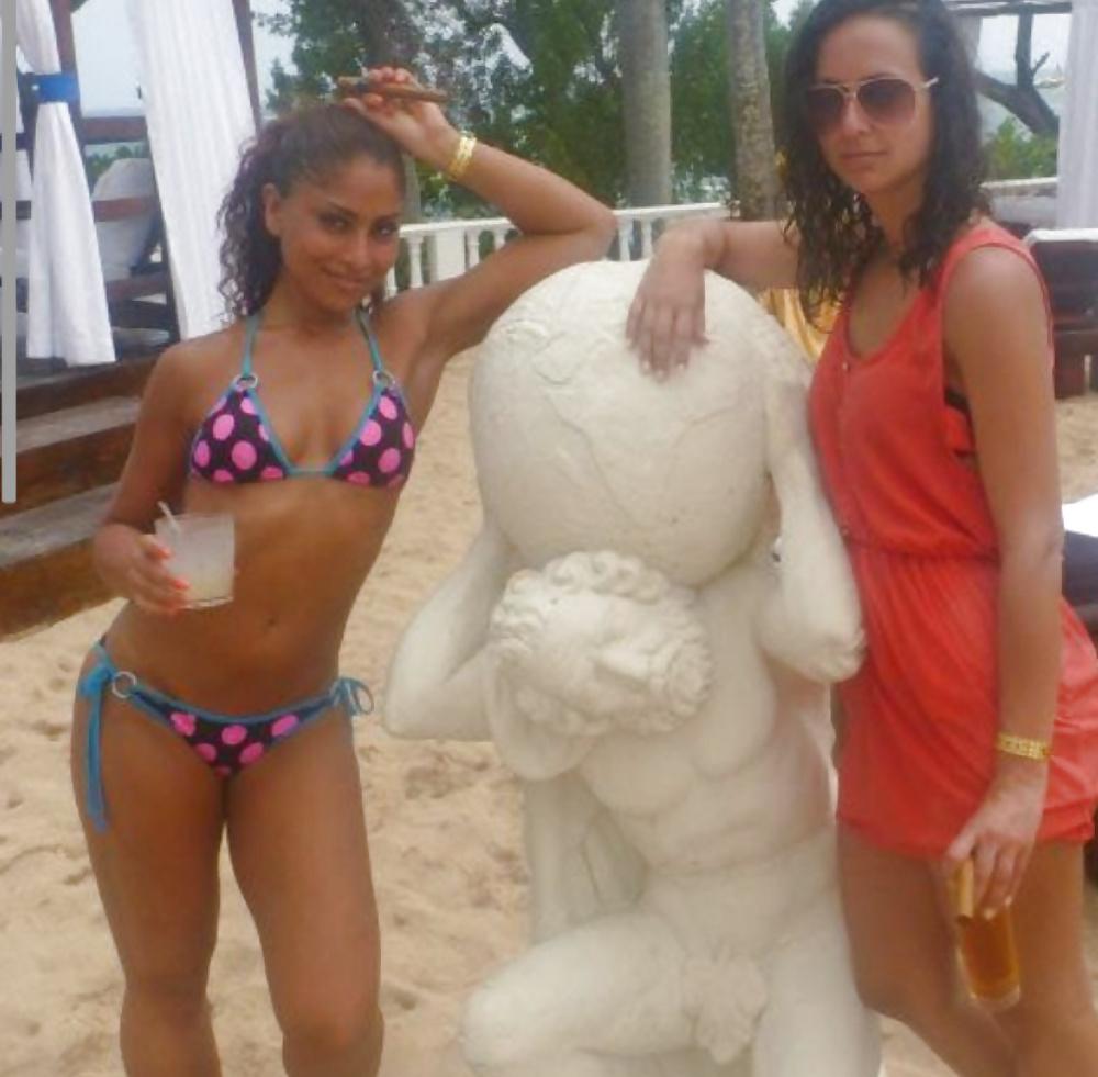 25P BEURETTE EN BIKINI