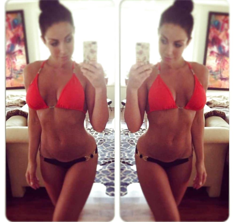 25P BEURETTE EN BIKINI