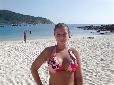25P BEURETTE EN BIKINI