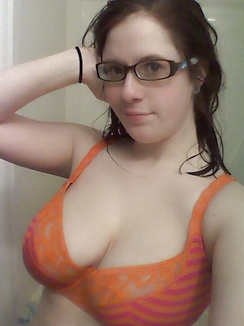 25P Nerdy with beautiful boobs