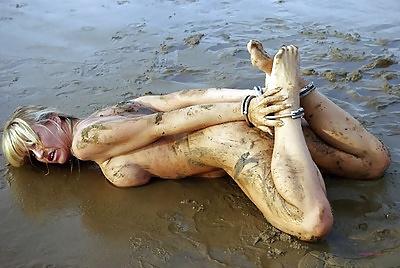 25P 7. Bondage outdoor