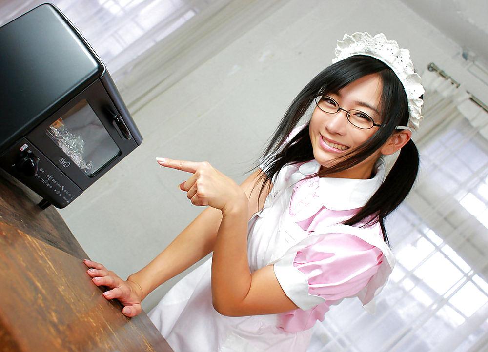 20P Japanese Bikini Babes-Ami Tokito