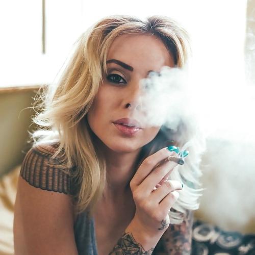 25P Just sexy smoking