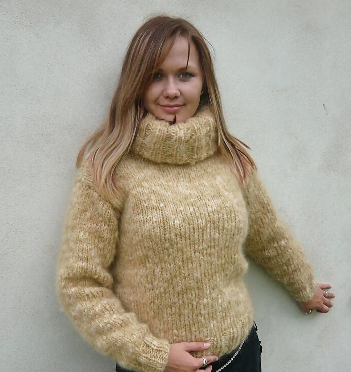 16P Sweater Tits