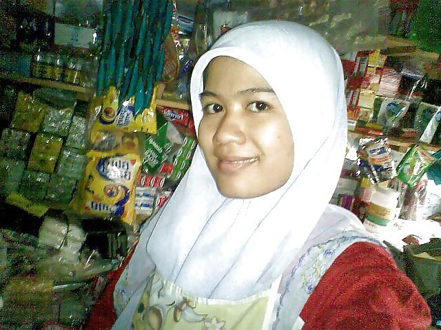 5P Indonesian Hijab Boobs