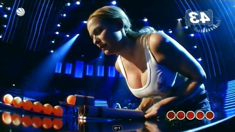 15P Sonya Kraus mit tiefem Ausschnitt  Big  Cleavage