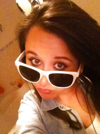 5P Une saloppe qui aime avalaer bcp de sperm 