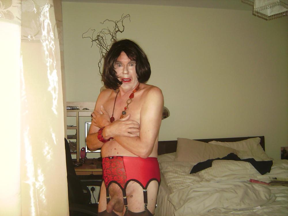 7P Red Garter Belt