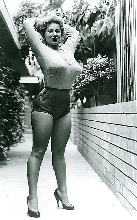 9P Vintage Big Tits