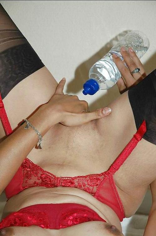 13P Spanish Cara in red garter and black, redseamed FF-Nylons