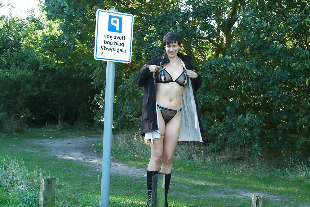11P UK Amateur Wife 04
