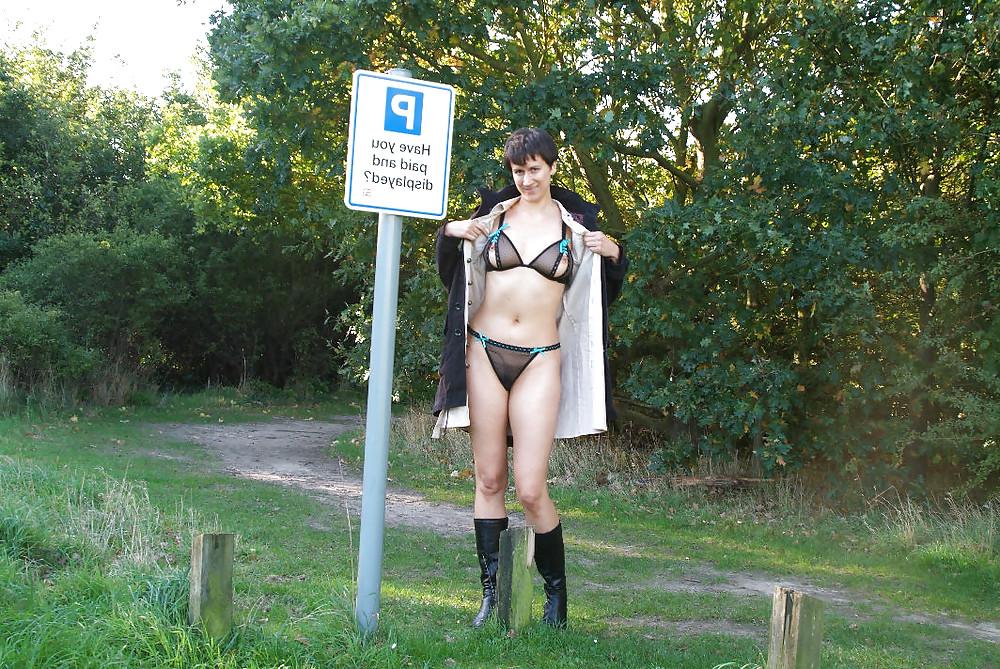 11P UK Amateur Wife 04