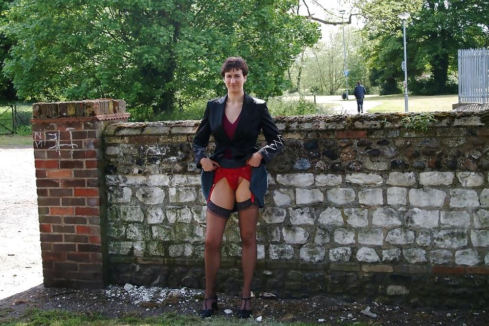 25P UK Amateur Wife 01