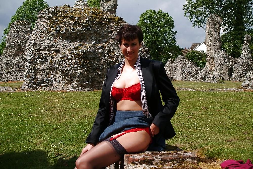 25P UK Amateur Wife 01