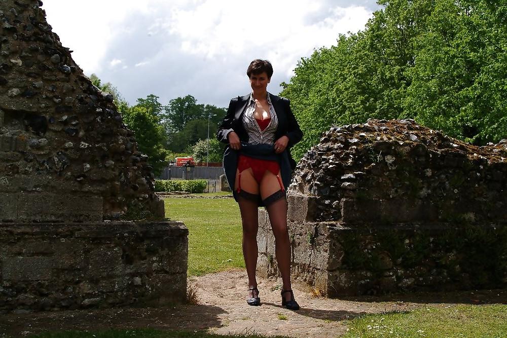 25P UK Amateur Wife 01
