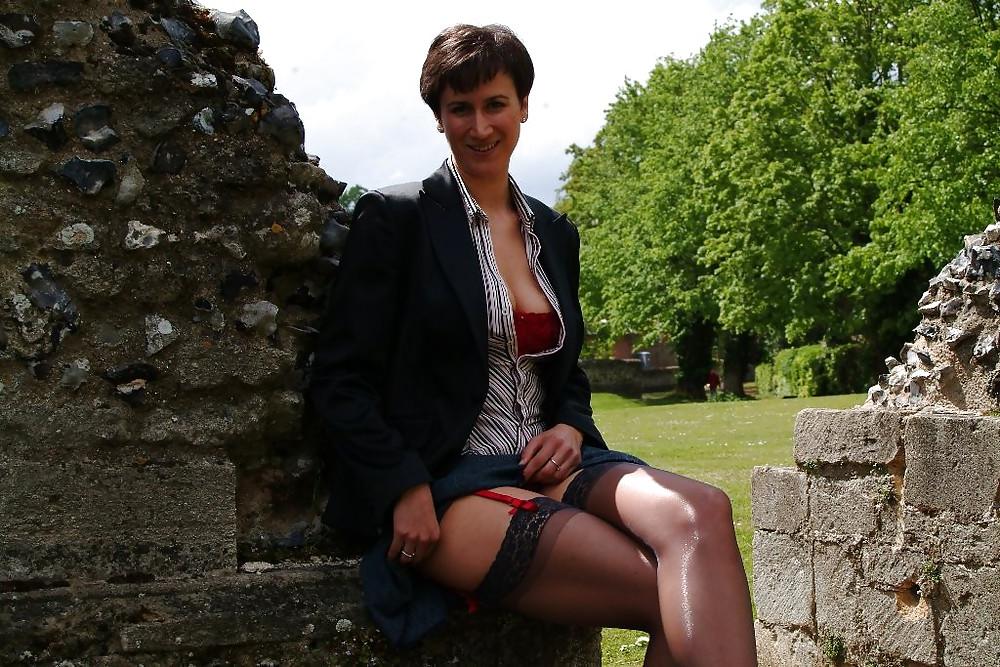 25P UK Amateur Wife 01