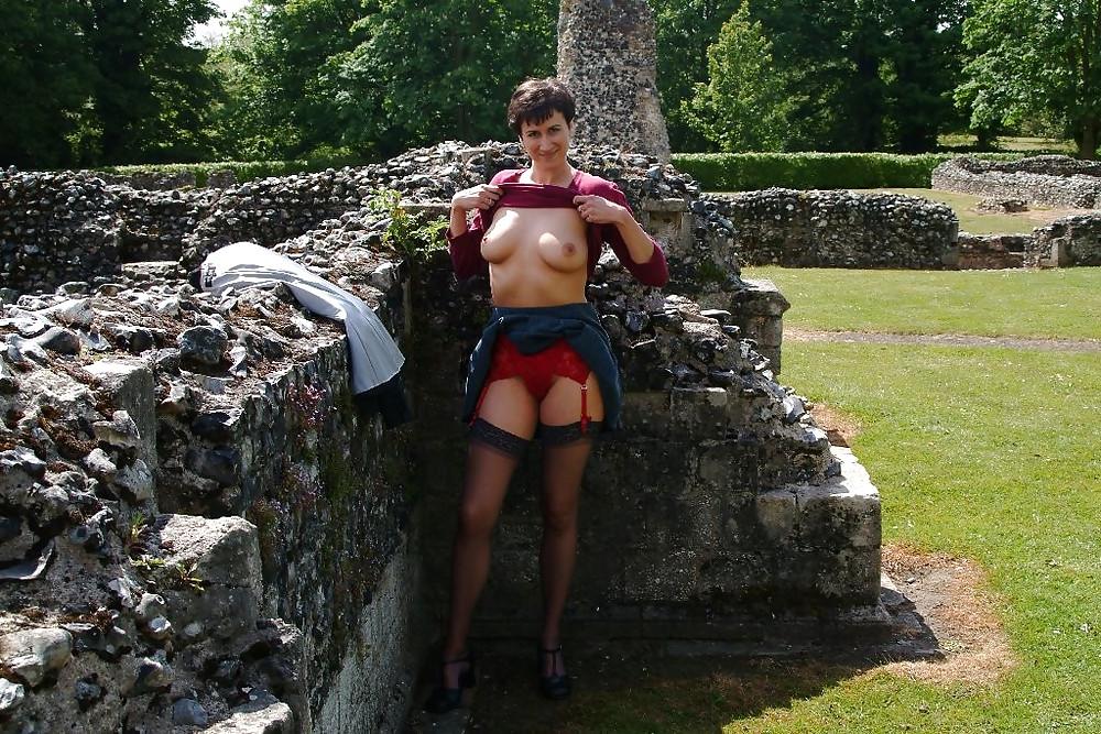 25P UK Amateur Wife 01