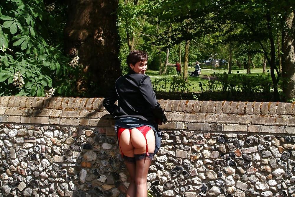 25P UK Amateur Wife 01