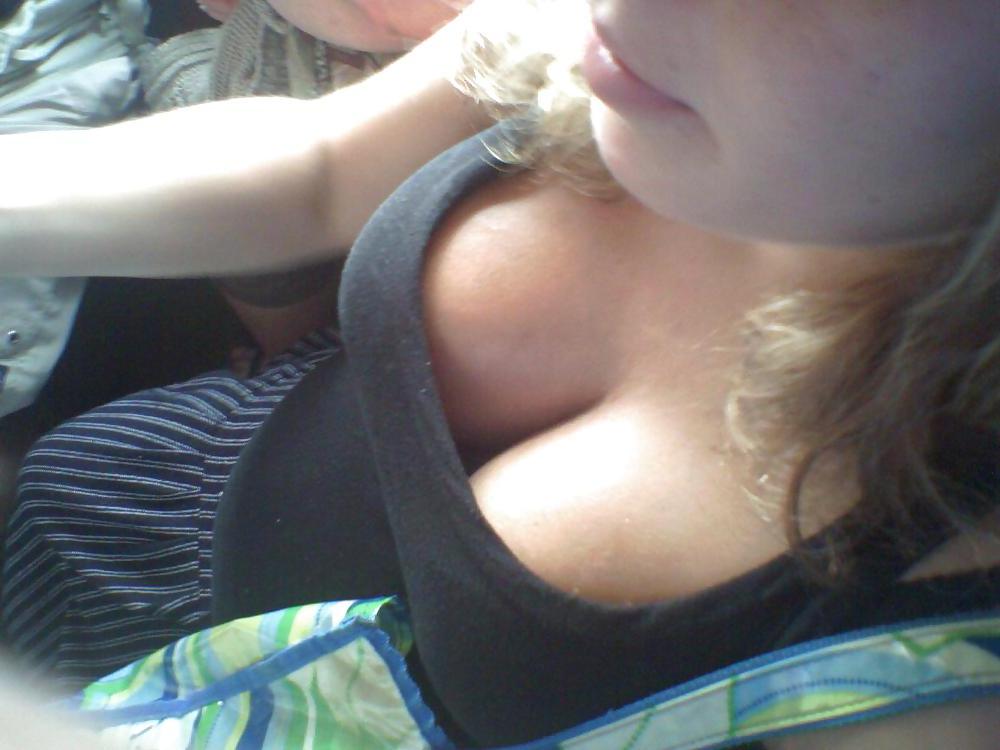 24P Downblouse Boobs