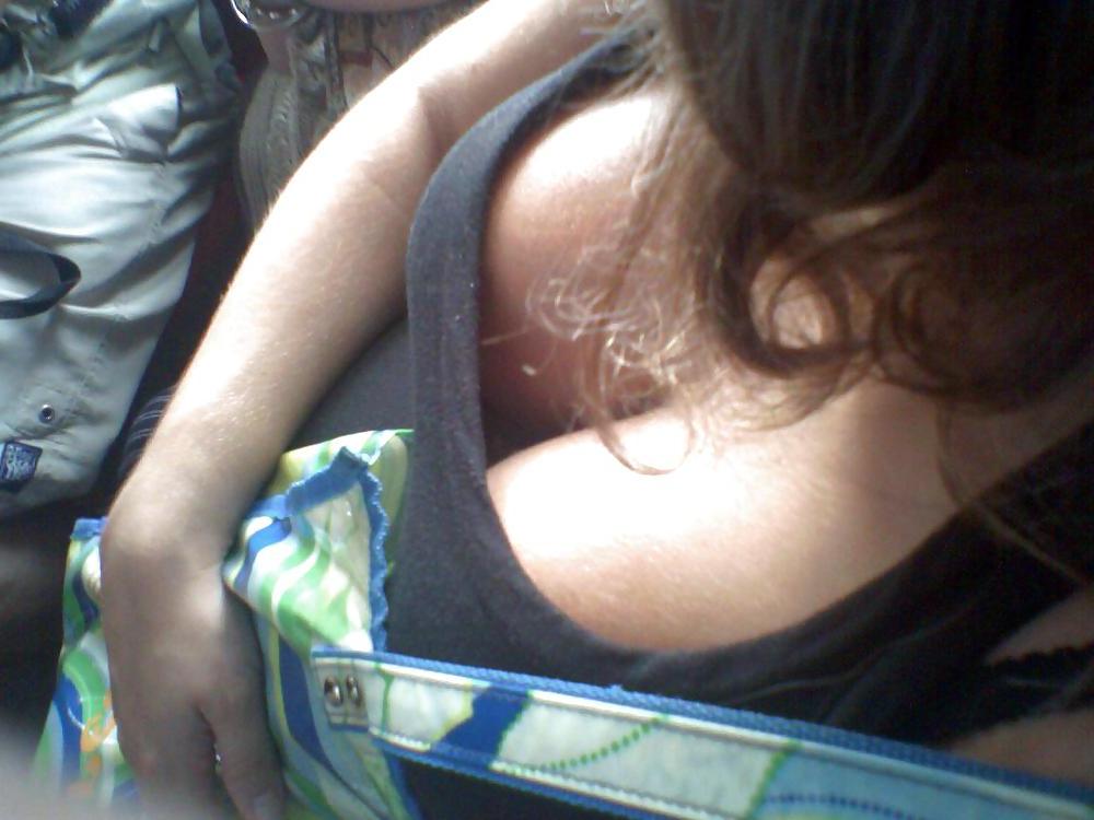 24P Downblouse Boobs