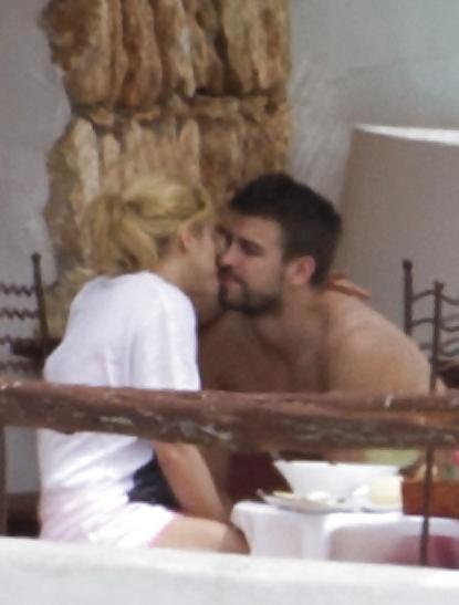 4P Shakira In Bikini on the Spanish Island of Ibiza