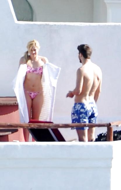 4P Shakira In Bikini on the Spanish Island of Ibiza