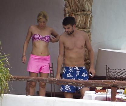 4P Shakira In Bikini on the Spanish Island of Ibiza