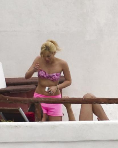 4P Shakira In Bikini on the Spanish Island of Ibiza