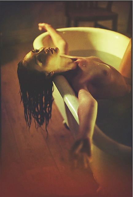25P Erotic Bathtub Babes - Session 3