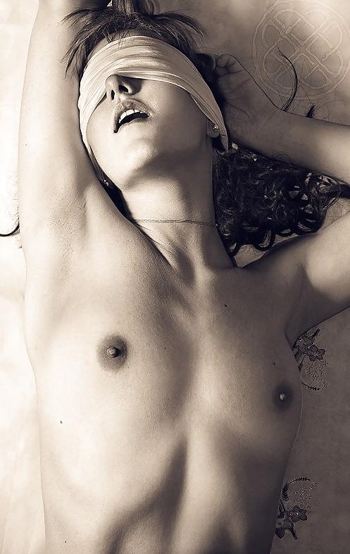 25P Erotic Blindfolded Babes - Session 2