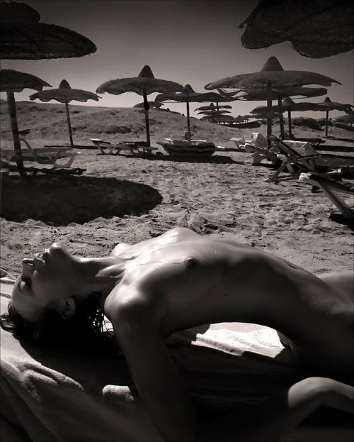 25P Erotic Beach Babes - Session 2
