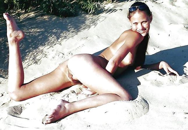 25P Erotic Beach Babes - Session 2