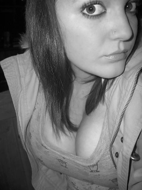 25P Smoking Hot Brunette Camgirl (Busty winter) Photo Gallery #2