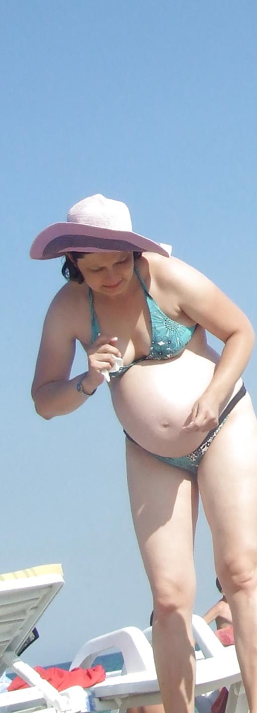 12P Romanian amateur pregnant wife