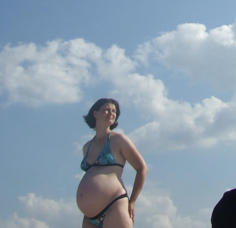12P Romanian amateur pregnant wife