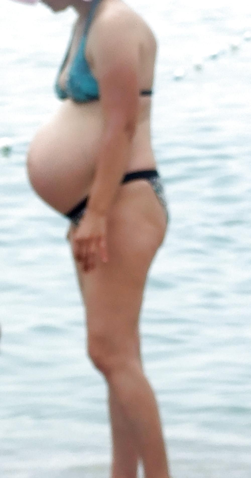 12P Romanian amateur pregnant wife